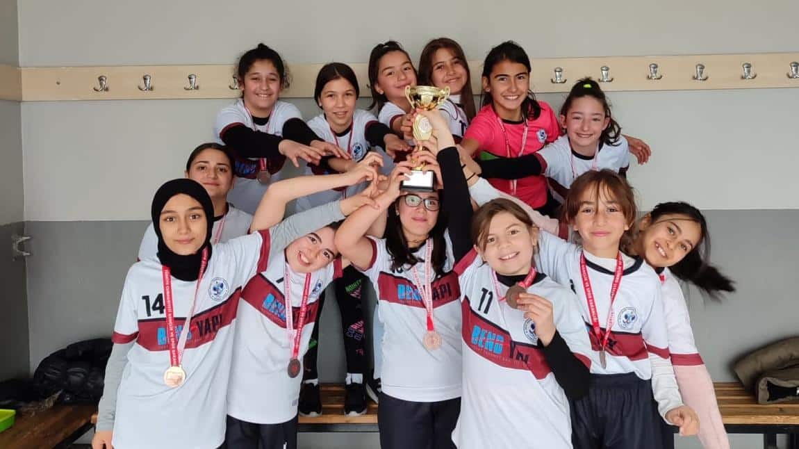 Okulumuz Futbol Kız Takımı Kayseri 3.sü Oldu.